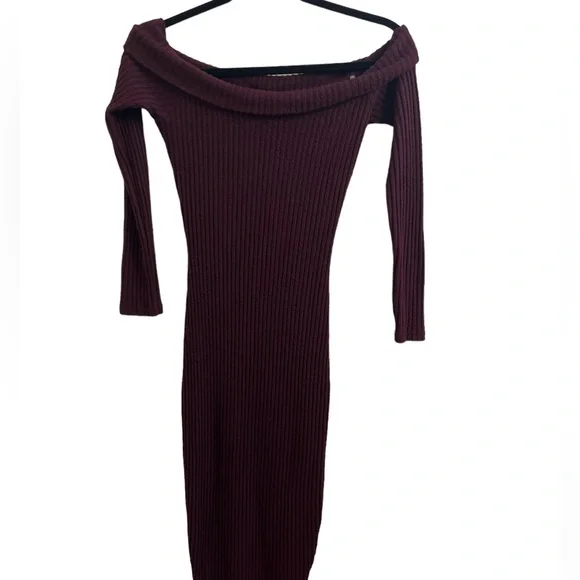 burgundy long dress windsor Dress Windsor M 7/8 Burgundy Satin Long Dress